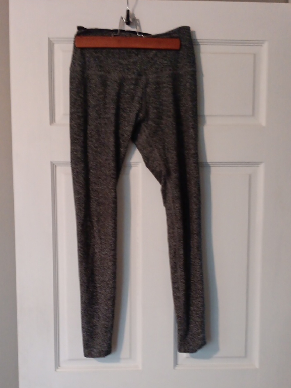 Beyond Yoga Black and Heather Gray Full Length Leggings - Medium